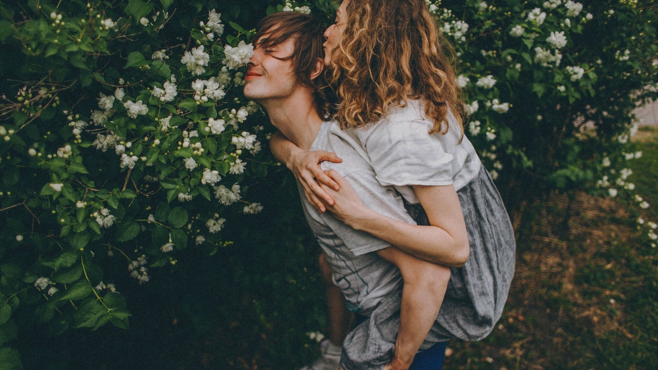 100 wundervolle „Liebe ist“Sprüche Der Poet