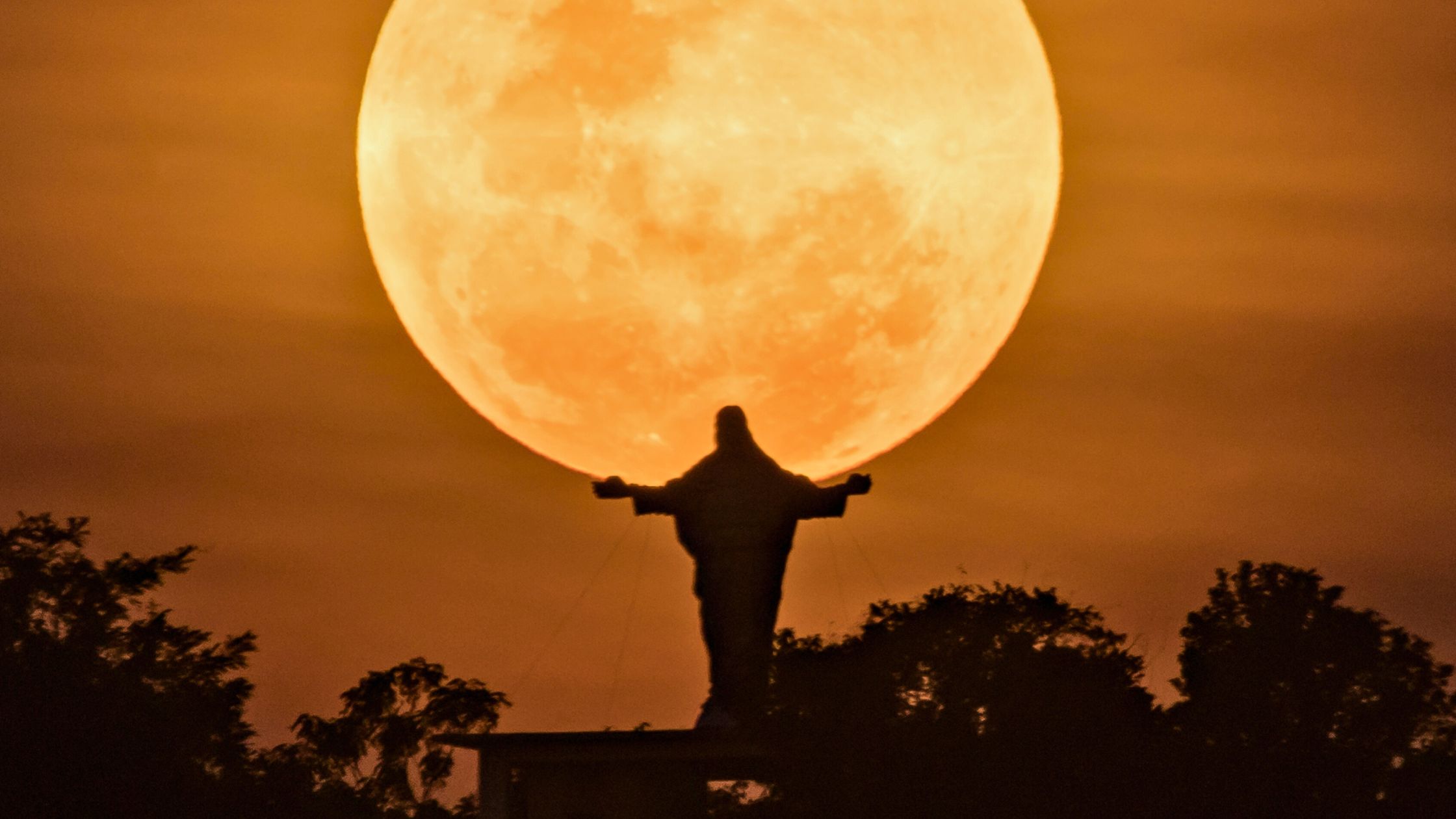 Diese 3 Sternzeichen betreten zum Vollmond im August 2024 eine glückliche Phase