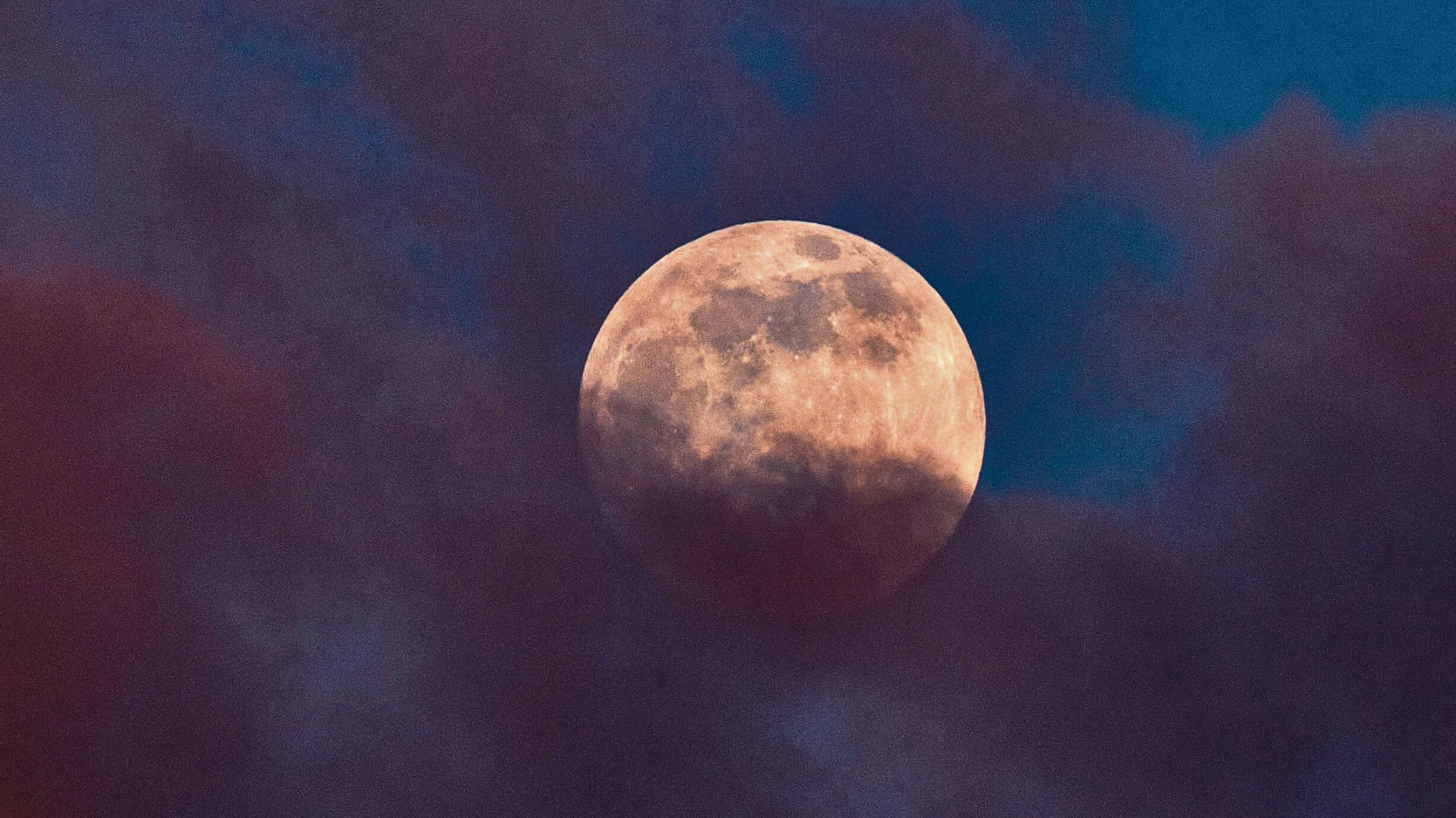 Der Neumond am 29. Januar 2025 macht diese 3 Sternzeichen emotional aufgewühlt