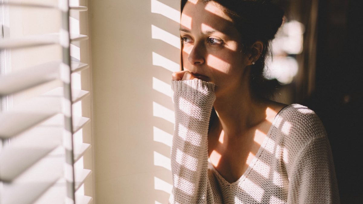 Wenn man jemanden liebt, den man nicht lieben darf, dann passieren diese 8 Dinge