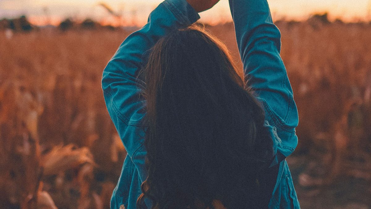 Am 1. April wird es ernst – Diese 3 Sternzeichen stehen vor einer karmischen Herausforderung!