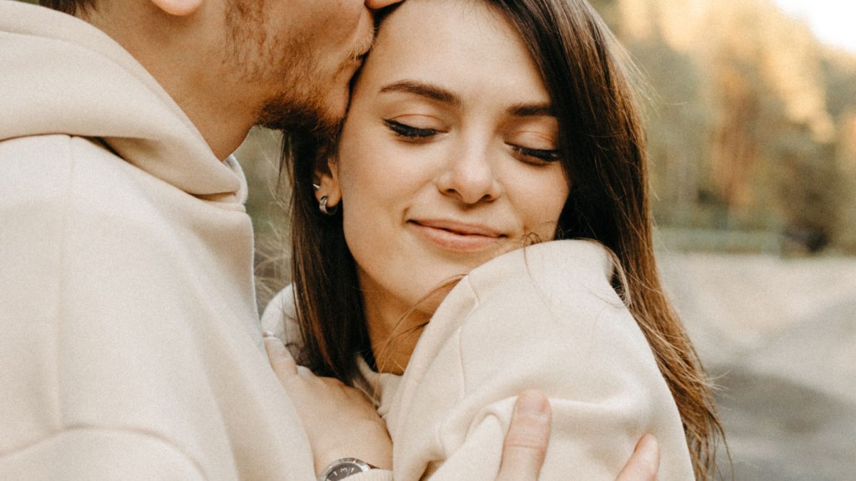 Liebeshoroskop Mai 2025, Wochenhoroskop Liebe, Sternzeichen Liebe 2025, Liebesprognose, astrologisches Liebeshoroskop, Beziehungshoroskop