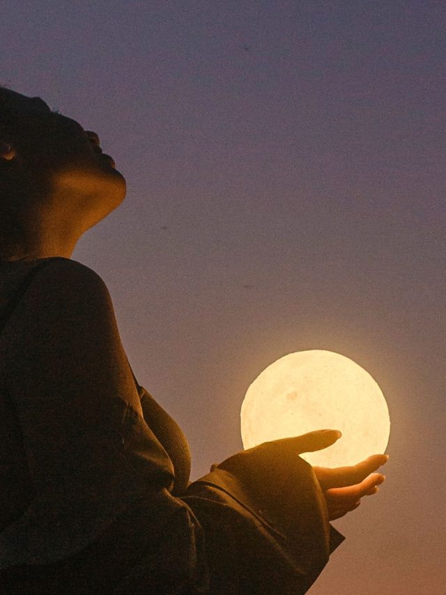 Horoskop 9. Juni 2025 – Tiefe, Transformation & Emotionen!
Der Skorpion-Mond bringt Klarheit & Ehrlichkeit für alle Sternzeichen. F