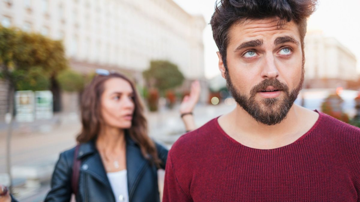 Psychologie der Zurückweisung: Warum manche Männer dich nur wollen, wenn du gehst