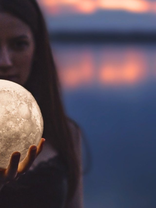 Neumond am 25. Juni 2025: Für Wassermann, Waage & Stier beginnt eine neue Phase der Liebe. Alte Gefühle flammen neu auf – ist eine Versöhnung mit deiner wahren Liebe möglich?