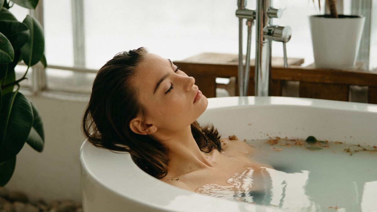 Liebeshoroskop Oktober 2025: Wer verliebt sich neu – und wer verabschiedet sich?