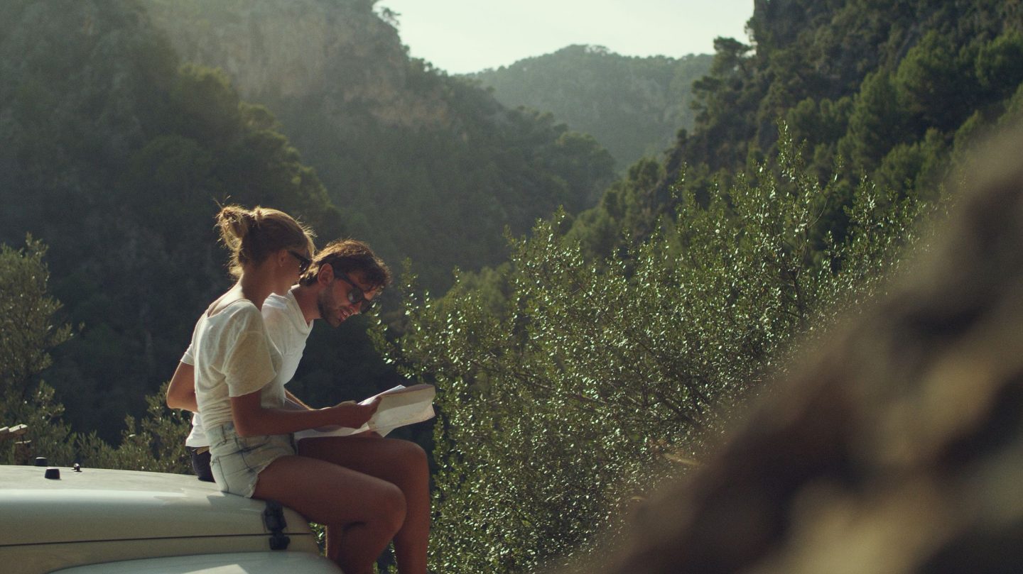 Dein großes Liebeshoroskop für den Dezember 2025: Entdecke, welche Wendung jetzt auf dein Herz wartet! 🌙 Vollmond im Zwilling & Neumond im Steinbock bringen Klarheit, Tiefe und neue Chancen – für Singles & Paare. Erfahre, wie dein Sternzeichen von dieser Winter-Magie profitiert. ✨ #Liebeshoroskop #Dezember2025 #Sternzeichen #Liebe