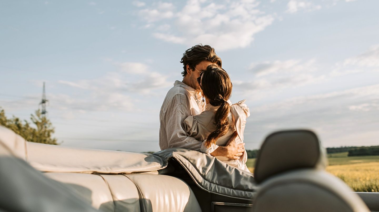 Diese 3 Sternzeichen treffen im Januar 2026 jemanden, der alles verändert