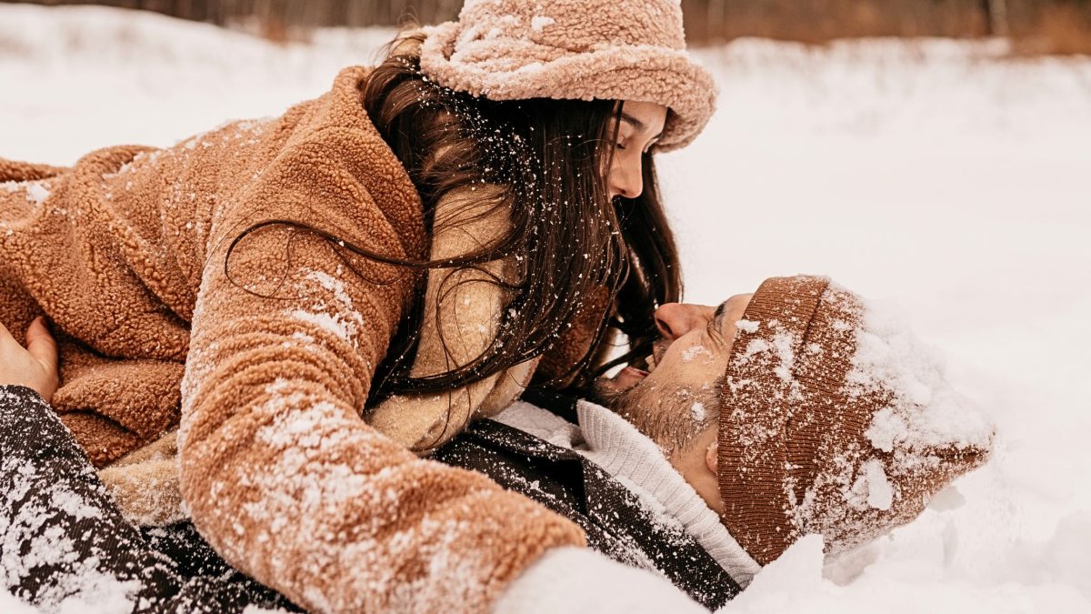 Januar 2026: Bei diesen 3 Sternzeichen meldet sich jemand von früher