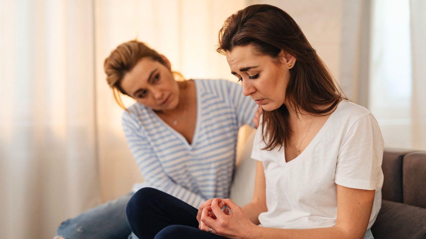 Februar bis Mai 2026: Diese Sternzeichen verlieren 2026 das Vertrauen zur besten Freundin