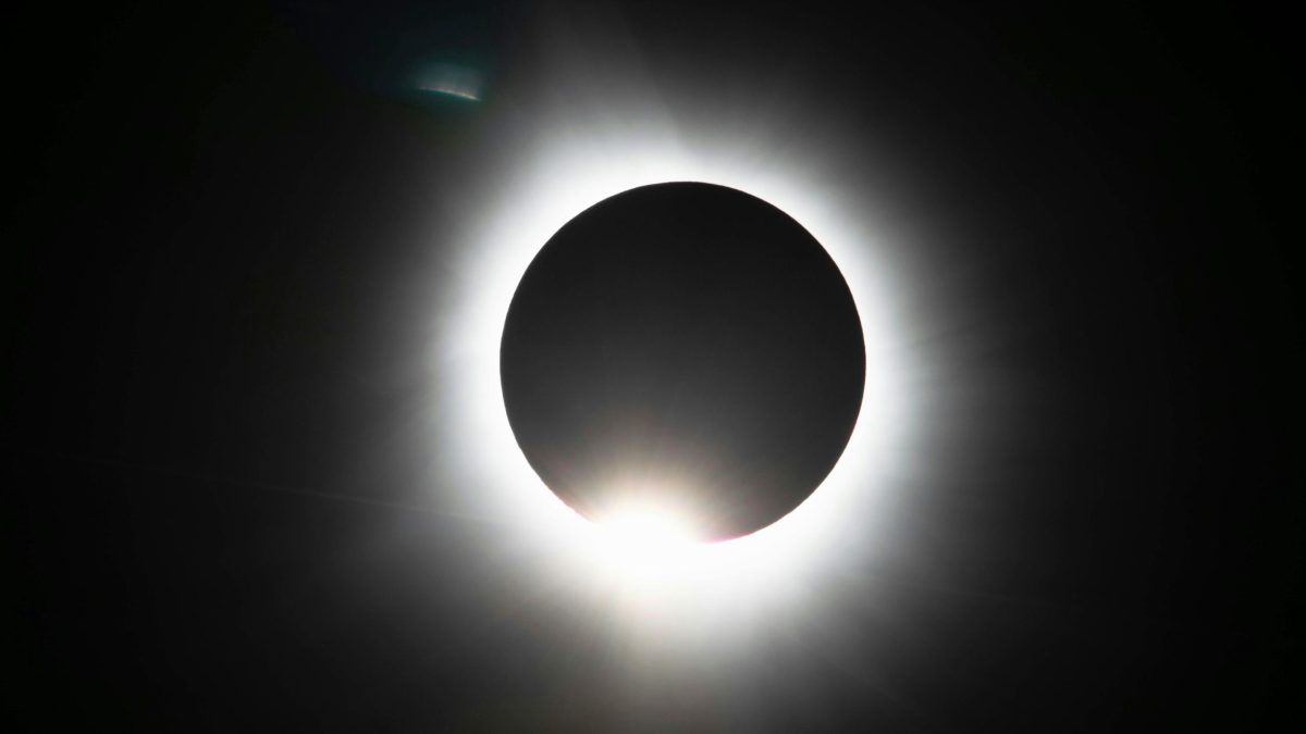 Sonnenfinsternis im Februar 2026: Warum diese Sternzeichen alles intensiver fühlen