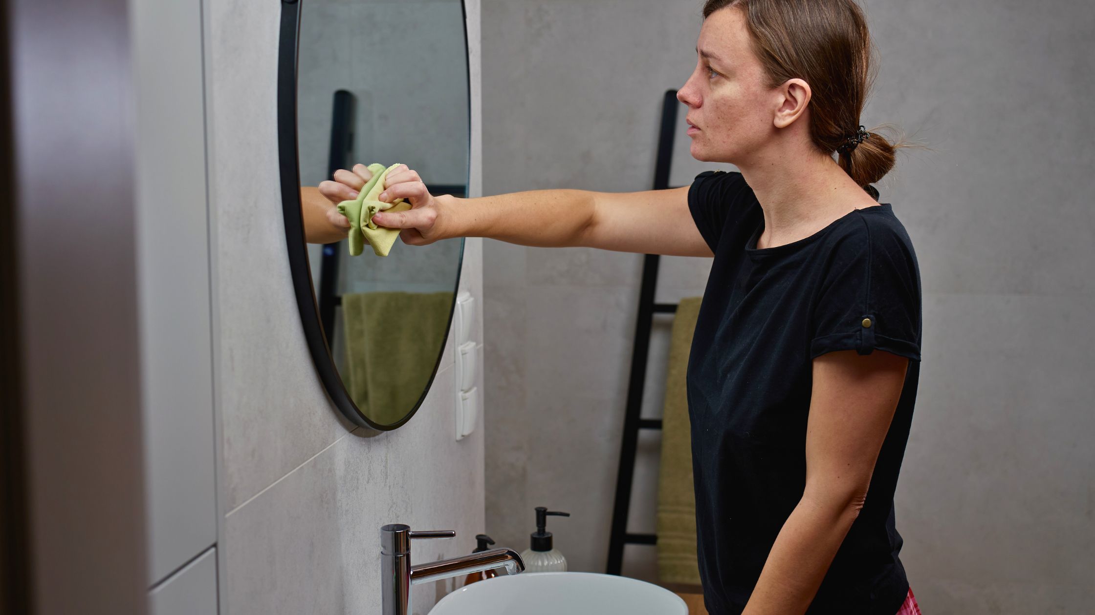 Übertriebene Sauberkeit nach einer toxischen Beziehung? Das steckt dahinter