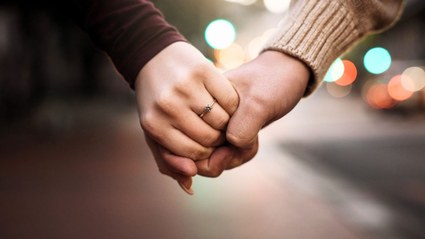 Diese 4 Sternzeichen daten in der zweiten Jahreshälfte 2026 jemanden deutlich Älteren