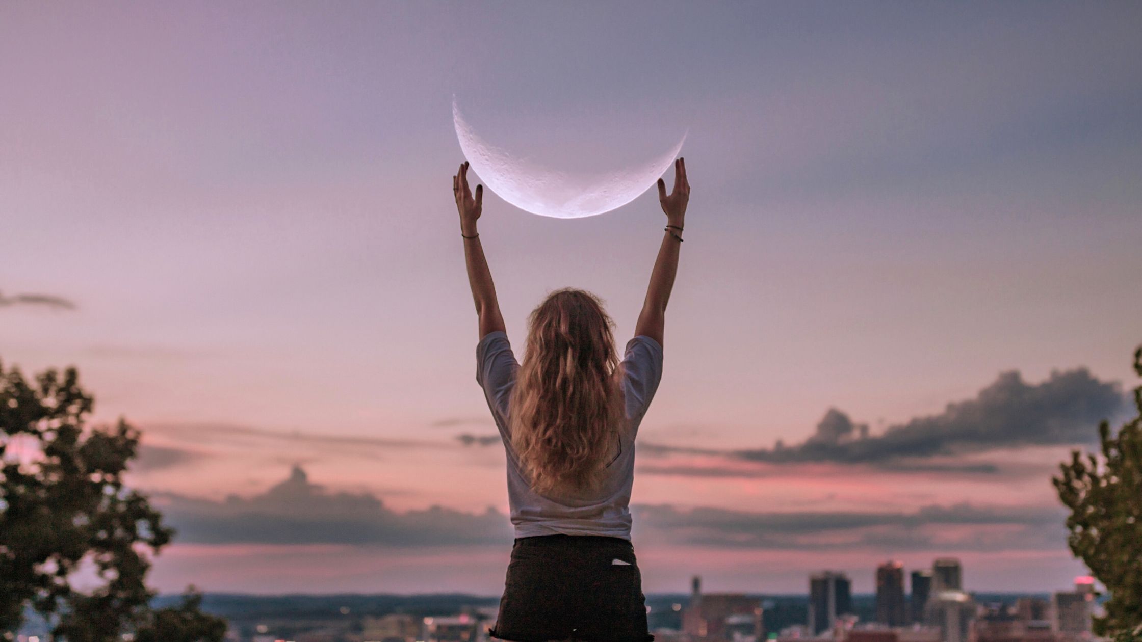 Diese 4 Sternzeichen-Frauen stehen im Mai 2026 unter dem Schutz des Universums