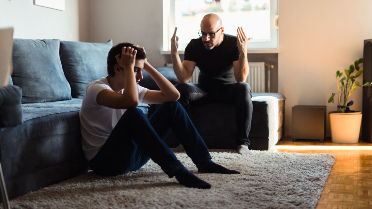 Warum Kinder narzisstischer Eltern anders lieben – 9 stille Wahrheiten