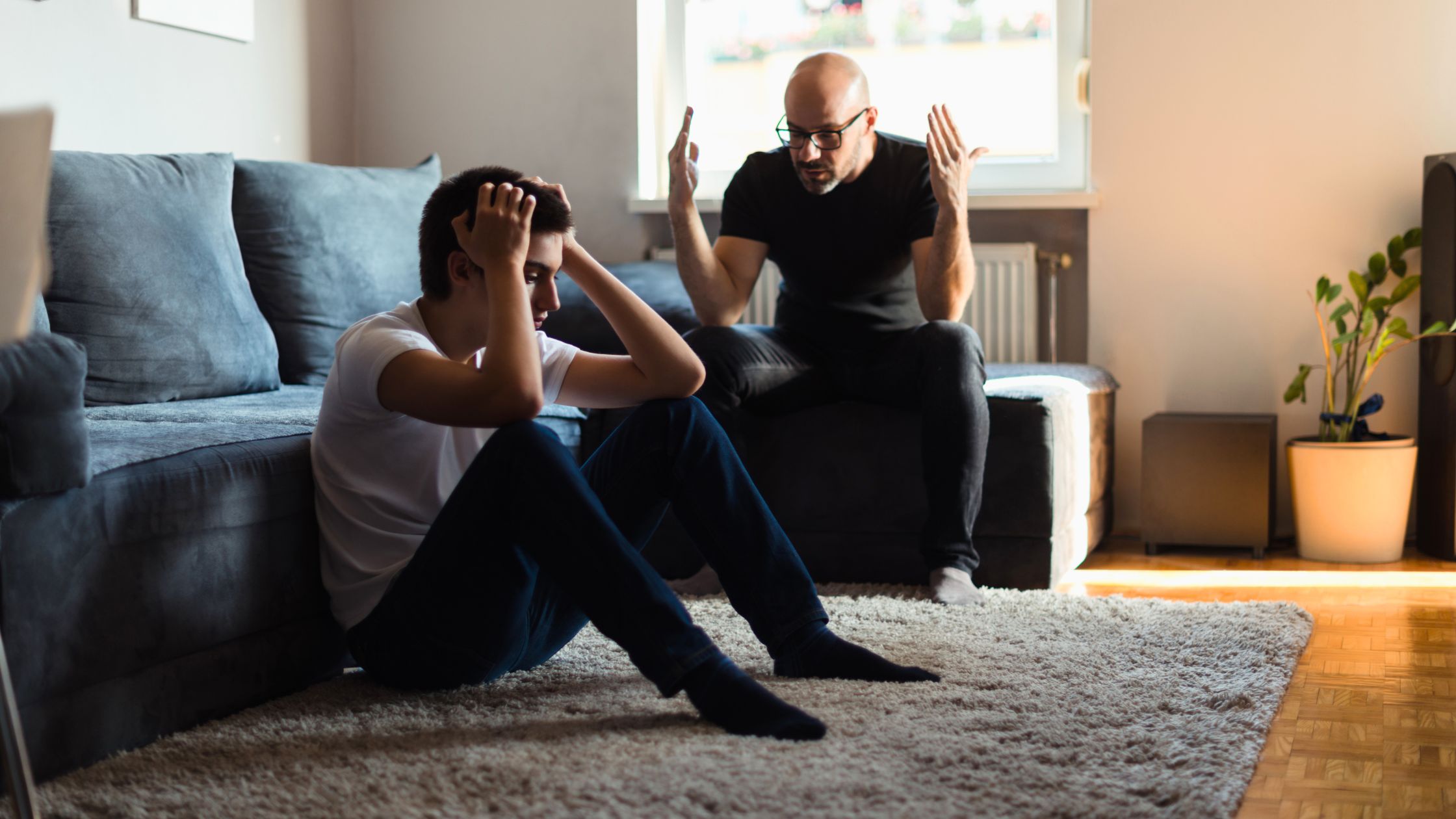 Warum Kinder narzisstischer Eltern anders lieben – 9 stille Wahrheiten