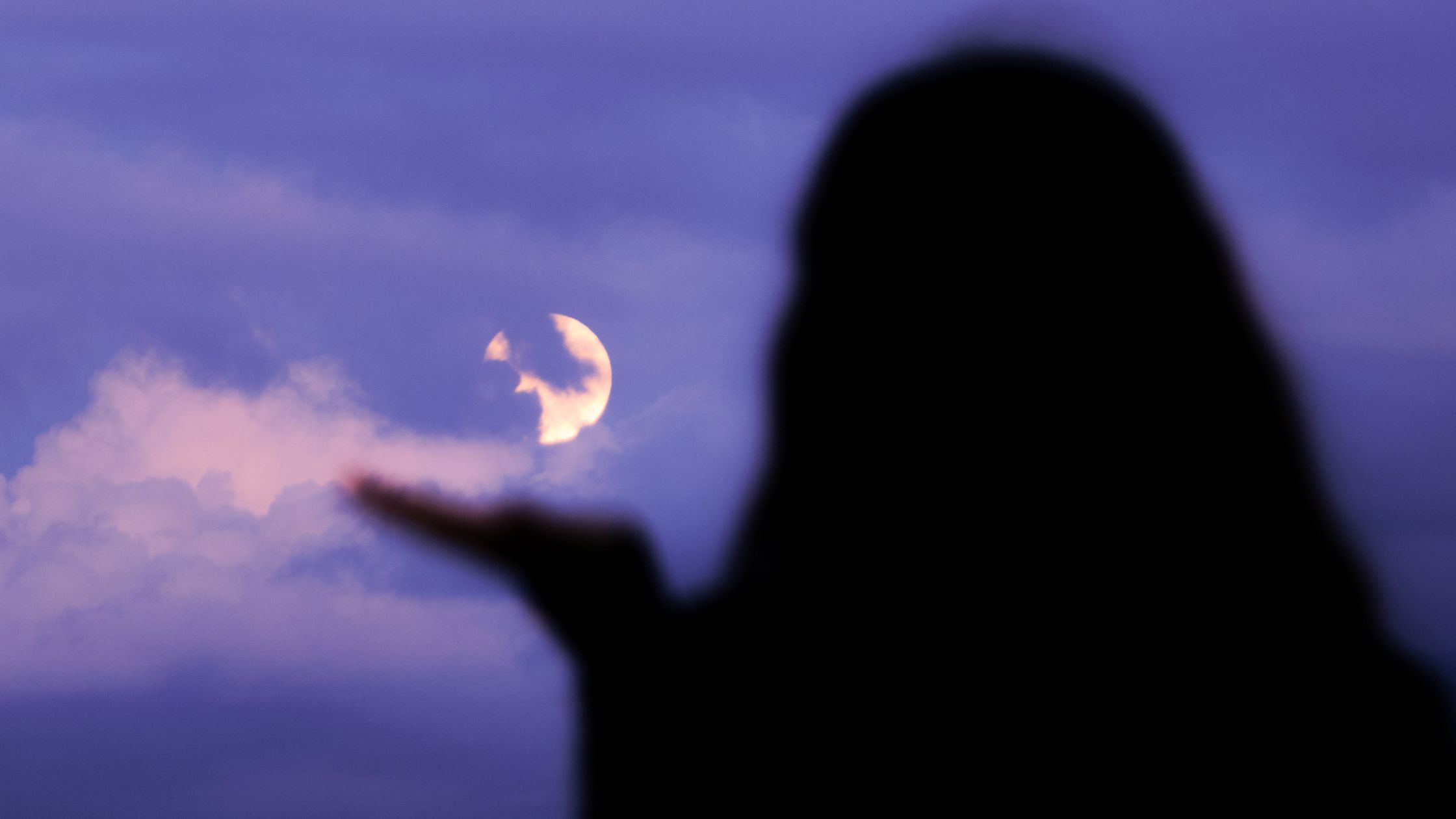 Dieses Sternzeichen muss sich zum Vollmond im Juli 2026 endlich entscheiden