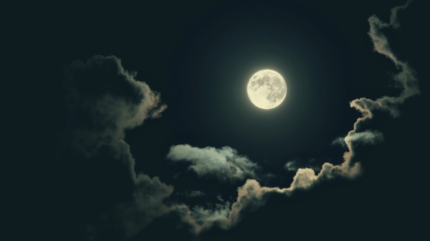 Neumond im November 2026: Bei diesen Sternzeichen meldet sich eine alte Liebe zurück